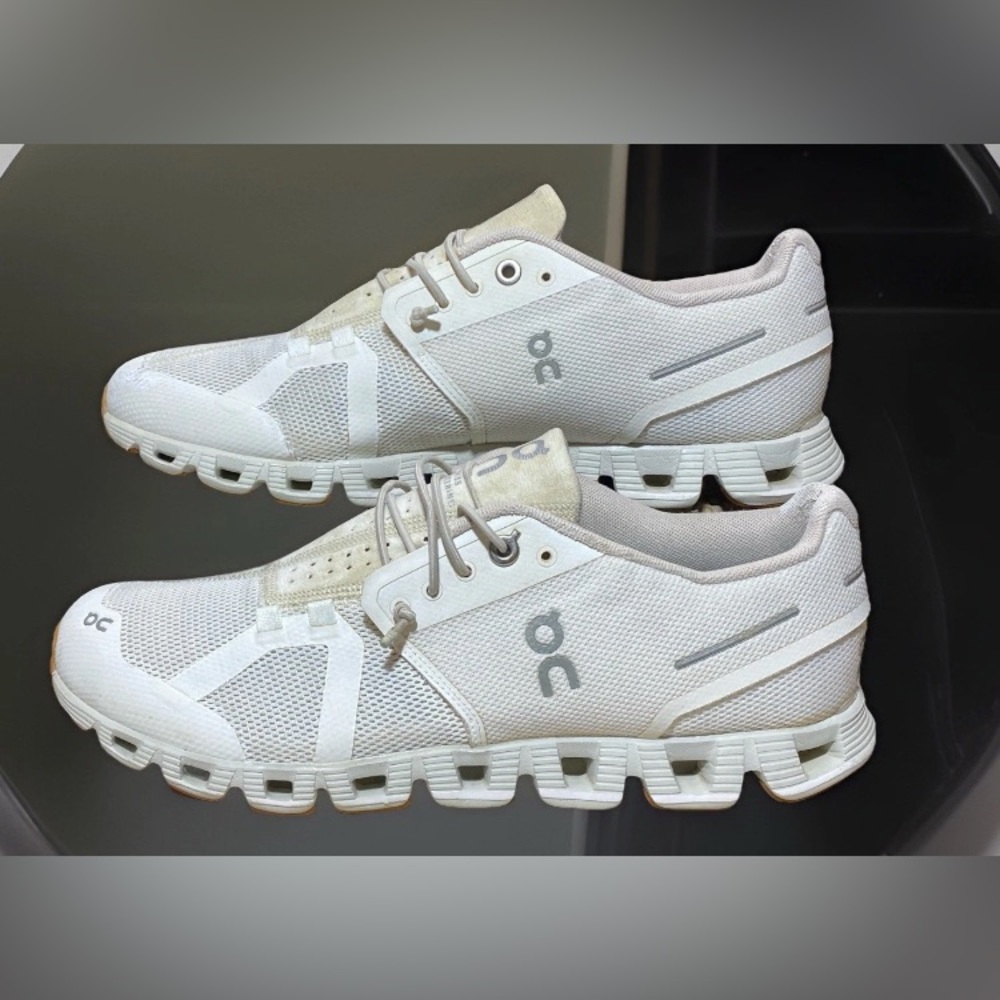 🌫️US 9- On Cloud 5 Women's “Triple White" Athleisure/ Training Sneakers 59.98376 - Picture 3 of 14